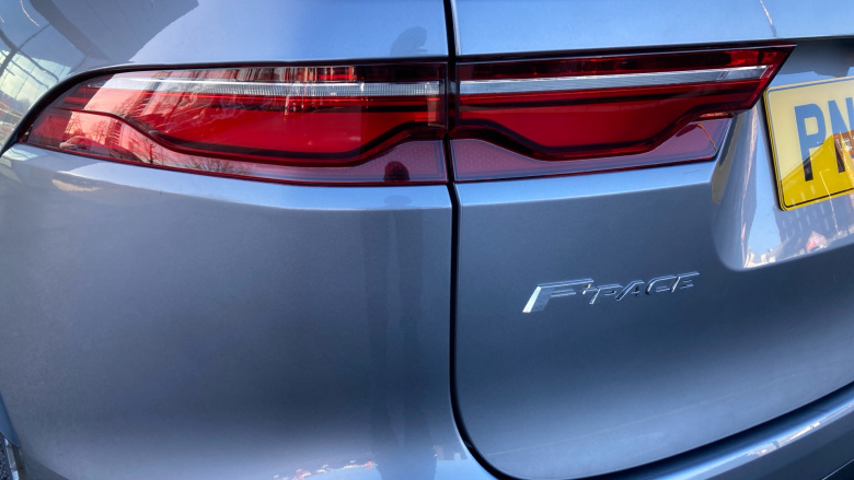 Jaguar F-Pace 2.0 D200 R-Dynamic HSE 5dr Auto AWD Diesel Estate